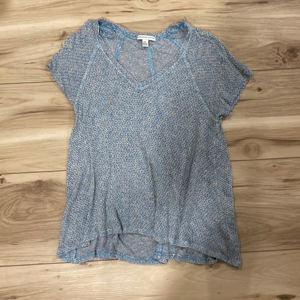 American Eagle Small V-Neck Shirt